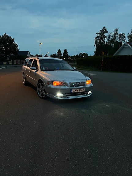 Volvo V70 3 of 10
