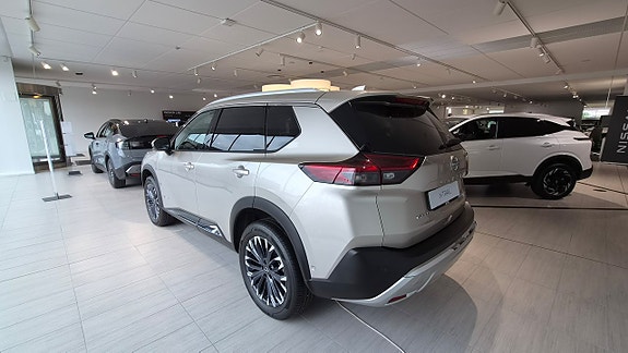 Nissan X-Trail 3 of 15