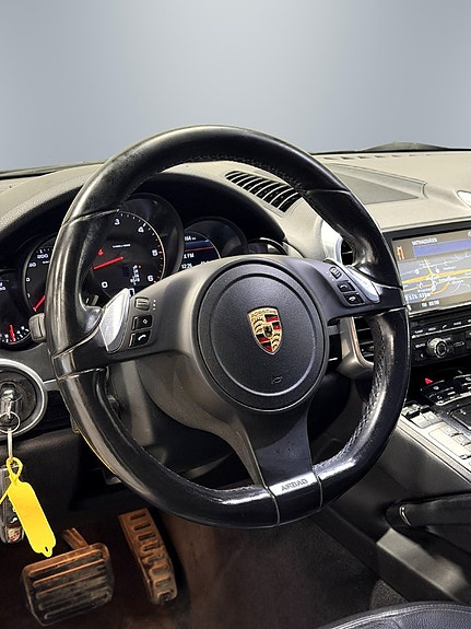 Porsche Cayenne 12 of 24