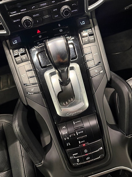 Porsche Cayenne 22 of 24