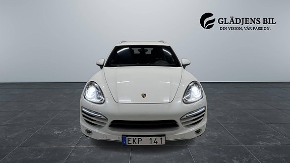 Porsche Cayenne 2 of 24