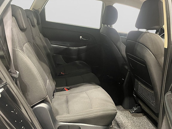 Kia Carens 10 of 17