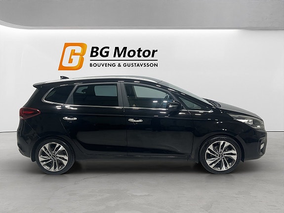 Kia Carens 3 of 17