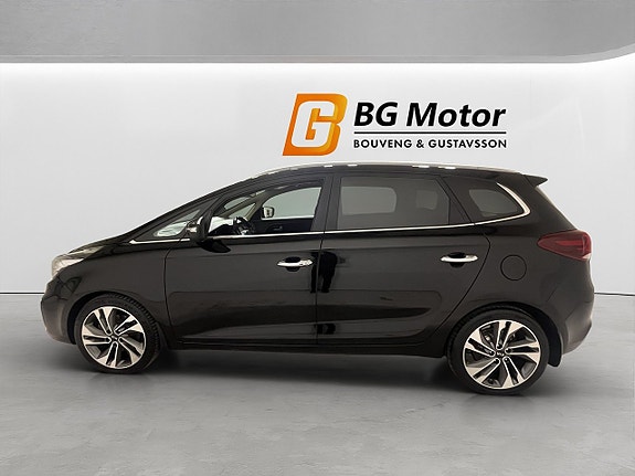 Kia Carens 7 of 17