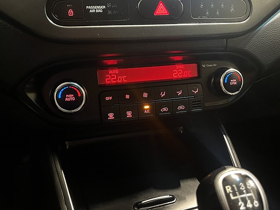 Kia Carens 15 of 17