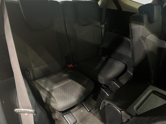 Kia Carens 11 of 17