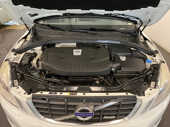 Volvo XC60 15 of 28