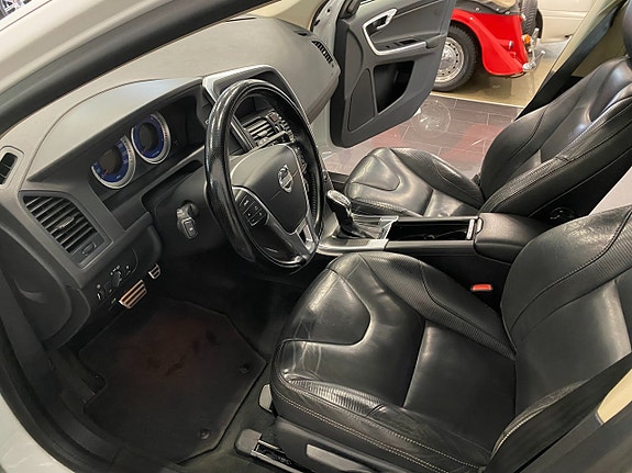 Volvo XC60 17 of 28