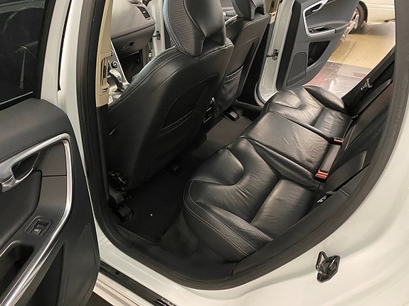 Volvo XC60 18 of 28