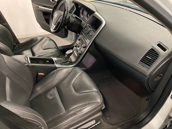 Volvo XC60 20 of 28