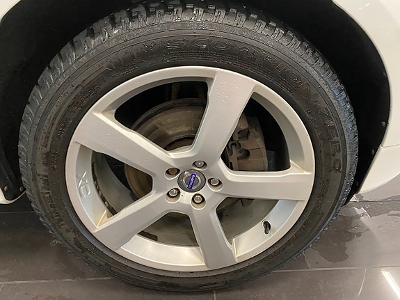 Volvo XC60 14 of 28