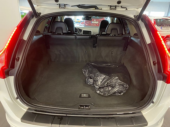 Volvo XC60 6 of 28