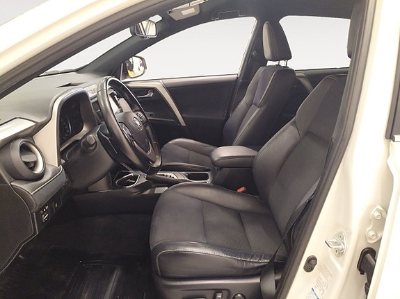Toyota RAV4 9 of 22