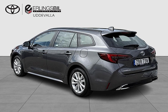 Toyota Corolla 2 of 18