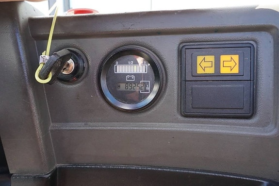 Toyota SRE135L 5 of 10
