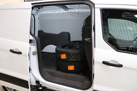 Ford Transit Connect 18 of 23