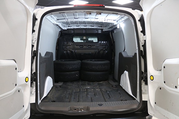 Ford Transit Connect 6 of 23