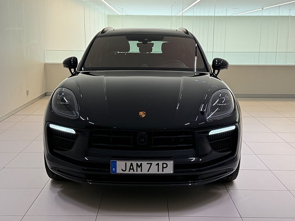 Porsche Macan S 2 of 19