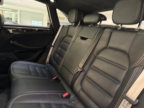 Porsche Macan S 15 of 19