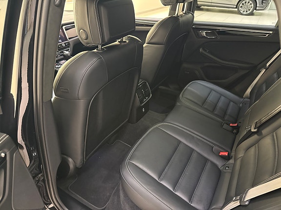 Porsche Macan S 14 of 19