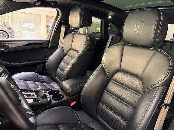 Porsche Macan S 9 of 19