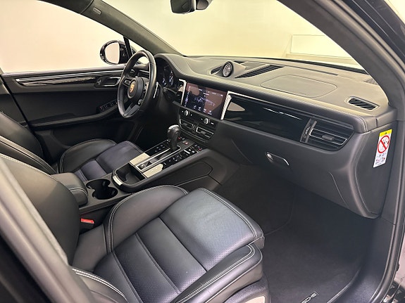 Porsche Macan S 17 of 19