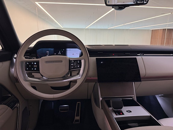 Land Rover Range Rover 12 of 26