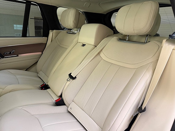 Land Rover Range Rover 19 of 26