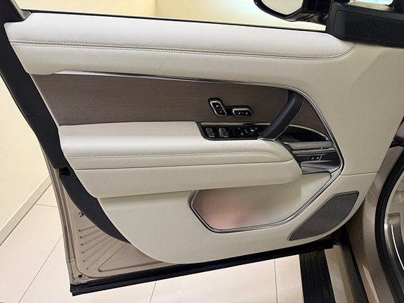 Land Rover Range Rover 10 of 26