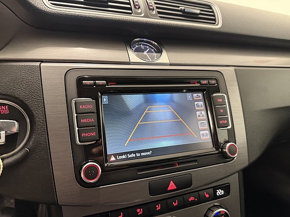 Volkswagen Passat 9 of 12