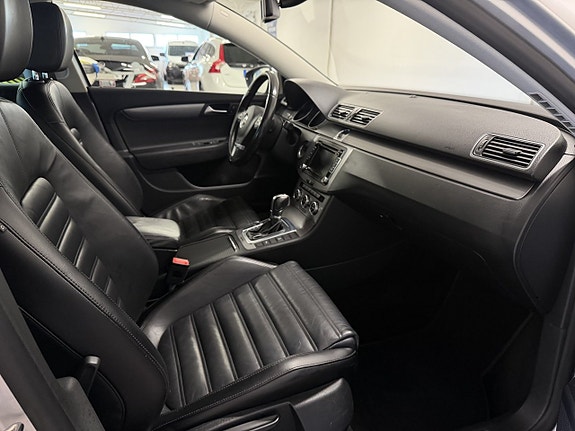 Volkswagen Passat 10 of 12