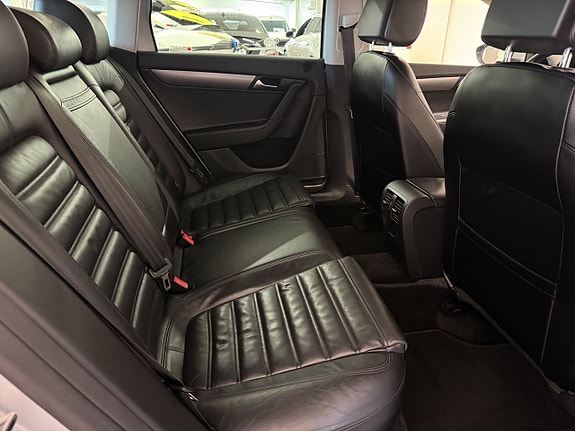 Volkswagen Passat 12 of 12