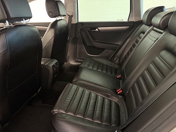 Volkswagen Passat 11 of 12