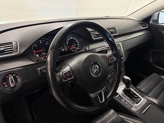 Volkswagen Passat 8 of 12