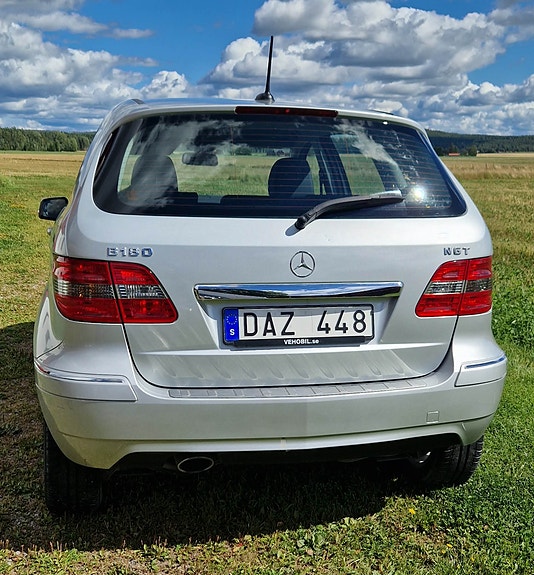 Mercedes-Benz B180 4 of 10