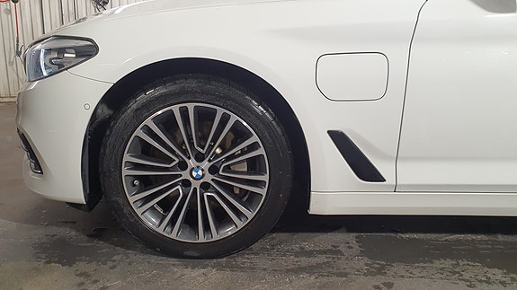 BMW 530e 5 of 13