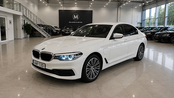 BMW 530e 2 of 13