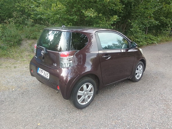 Toyota IQ 2 of 6