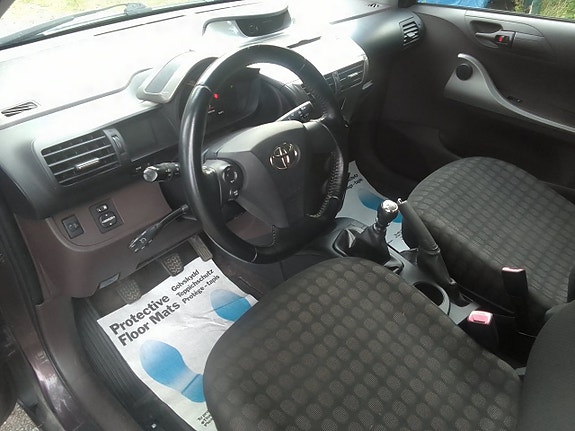 Toyota IQ 4 of 6