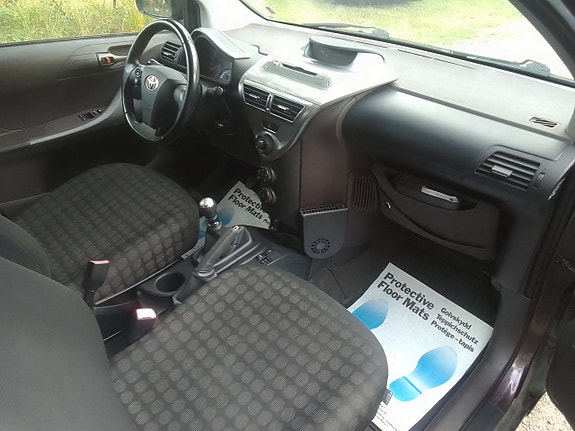 Toyota IQ 3 of 6