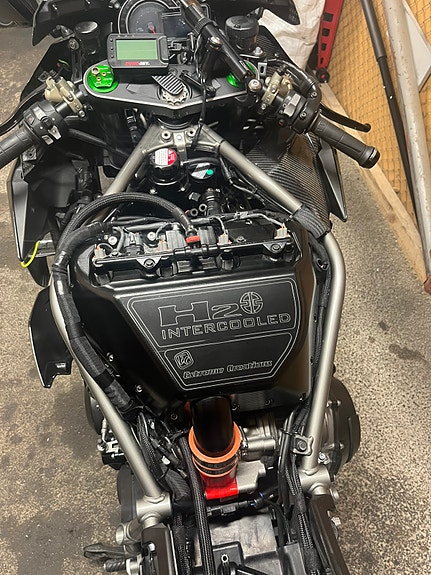 Kawasaki Ninja H2 8 of 27
