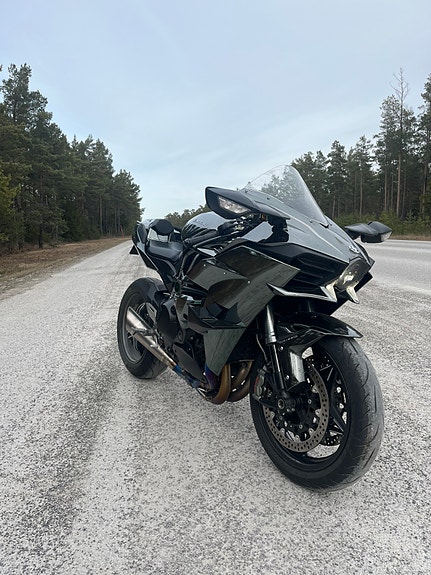 Kawasaki Ninja H2 2 of 27