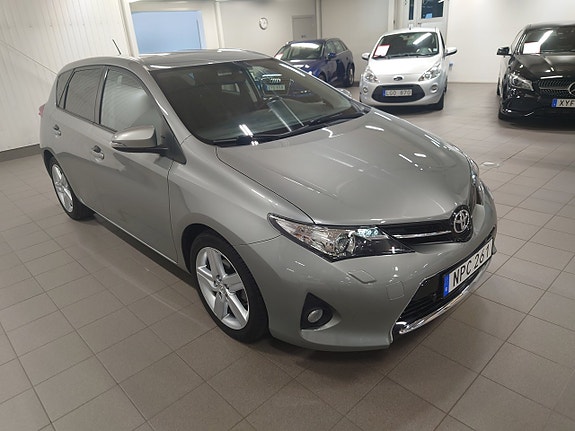 Toyota Auris 7 of 10