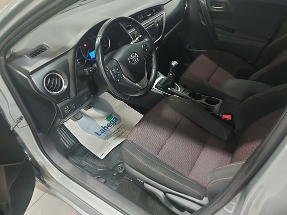 Toyota Auris 8 of 10
