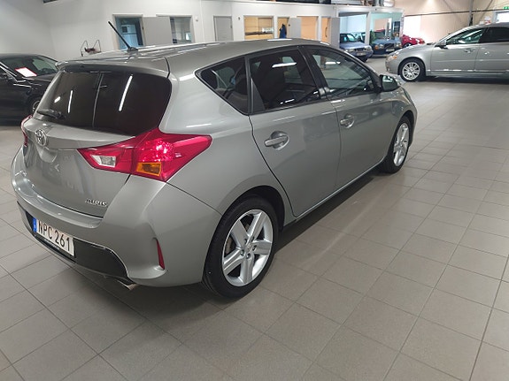 Toyota Auris 6 of 10