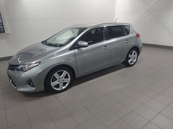 Toyota Auris 2 of 10