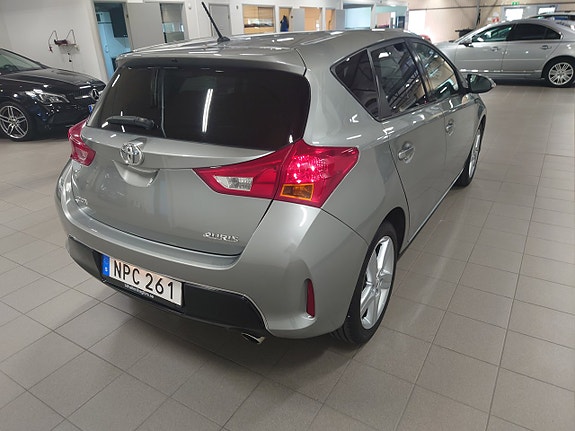 Toyota Auris 5 of 10