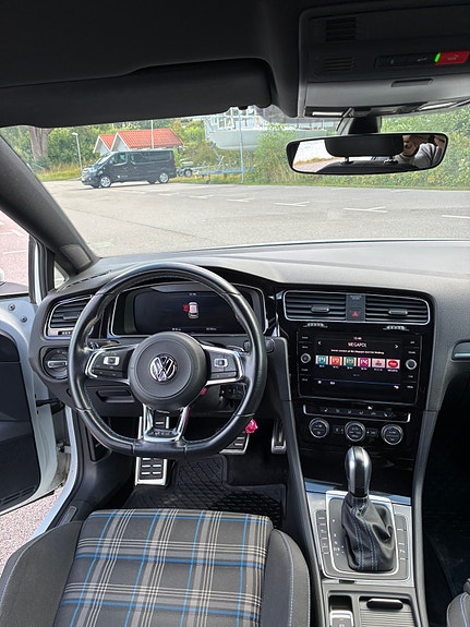 Volkswagen Golf VII 6 of 10