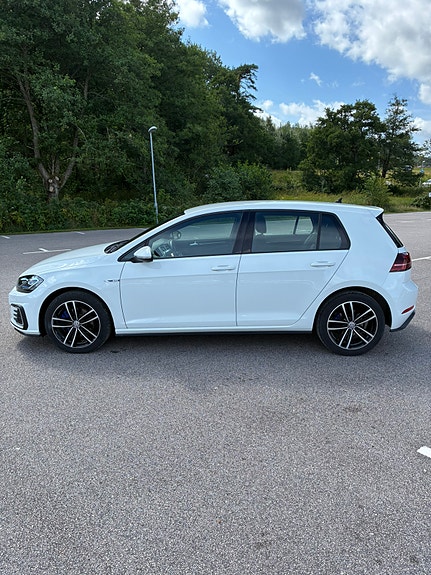 Volkswagen Golf VII 5 of 10