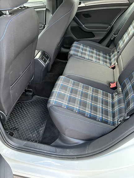 Volkswagen Golf VII 7 of 10